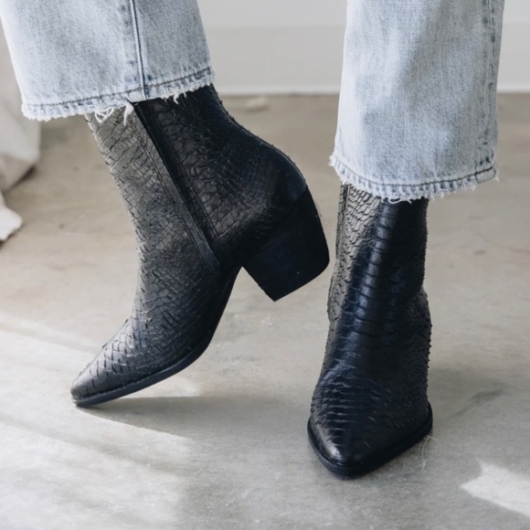 Matisse Caty Black Snakeskin Genuine Leather booties - Picture 2 of 8